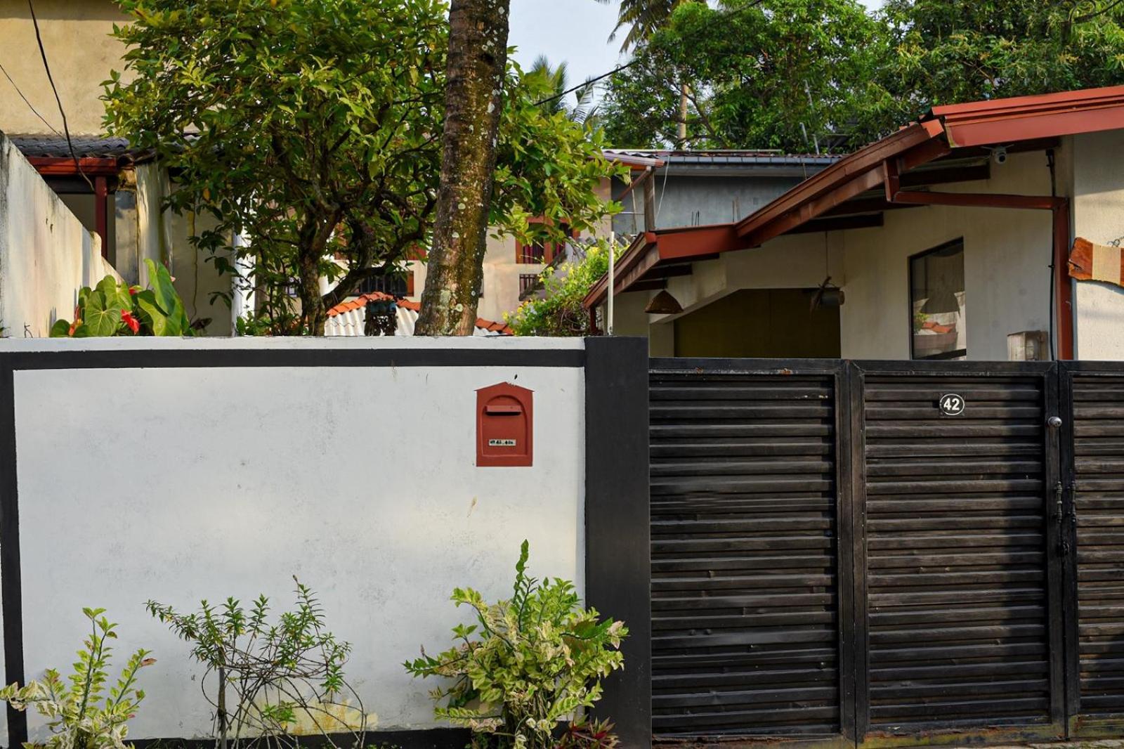 4Ty Two Homestay Galle Exteriör bild