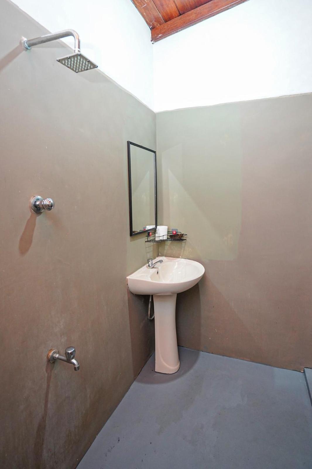 4Ty Two Homestay Galle Exteriör bild